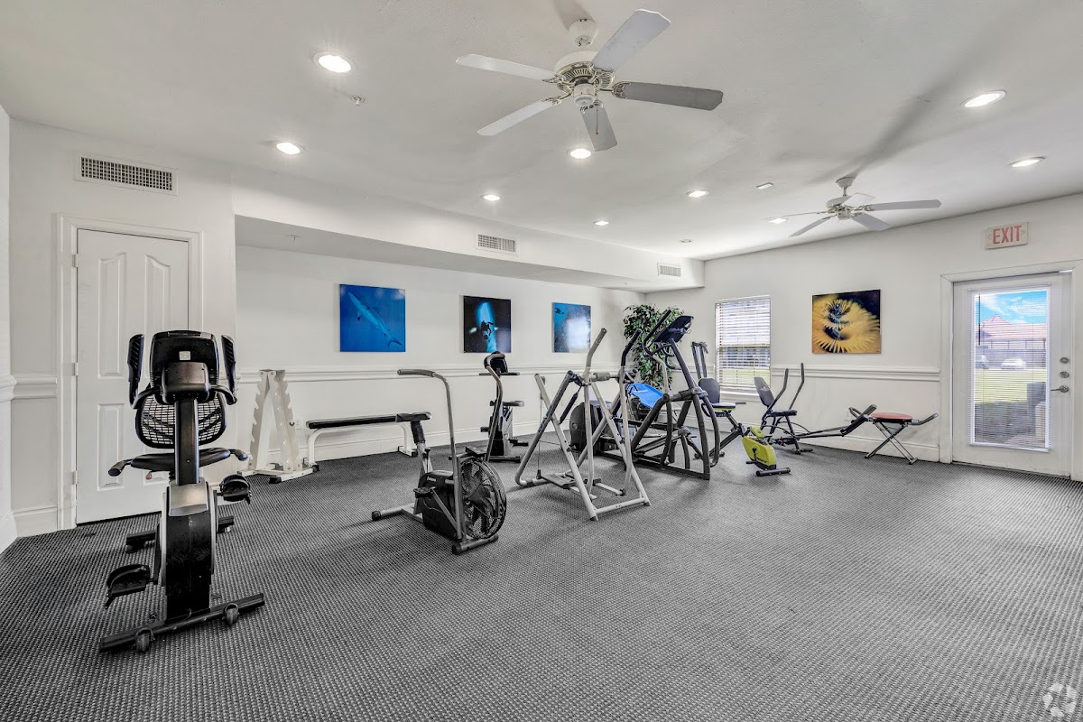 Oak Tree Manor Apartments photo 3